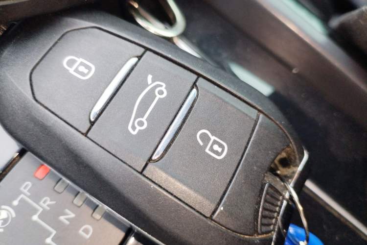 Used Peugeot 508 2012 2.0L Automatic Sunroof Classic Edition Vehicle Key