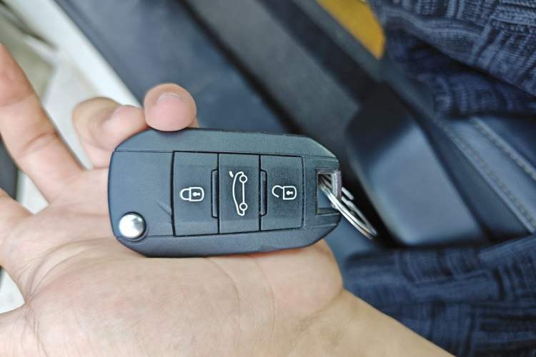 Used Peugeot 508 2012 2.0L Automatic Smart Enjoyment Version Vehicle Key