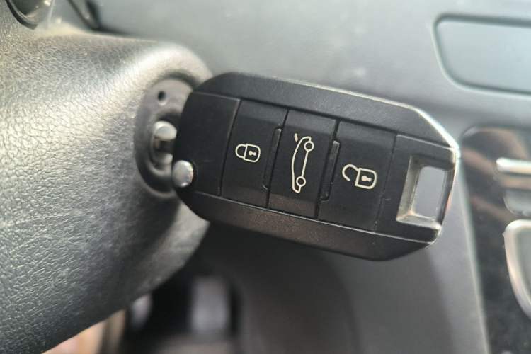Used Peugeot 508 2012 2.0L Automatic Sunroof Classic Edition Vehicle Key
