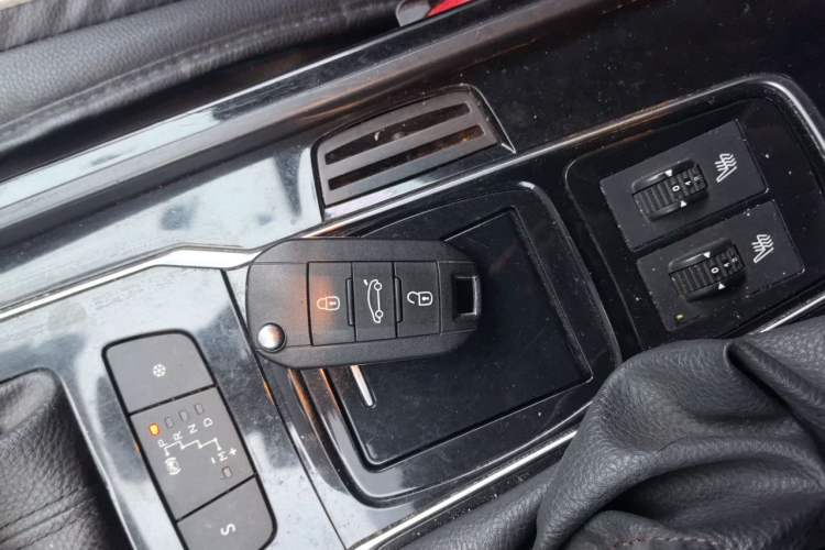 Used Peugeot 508 2012 2.0L Automatic Smart Enjoyment Version Vehicle Key
