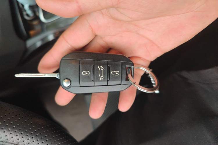 Used Peugeot 508 2012 2.0L Automatic Sunroof Classic Edition Vehicle Key