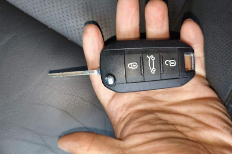 Used Peugeot 508 2012 2.0L Automatic Smart Enjoyment Version Vehicle Key