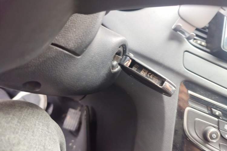 Used Peugeot 508 2012 2.0L Automatic Sunroof Classic Edition Vehicle Key