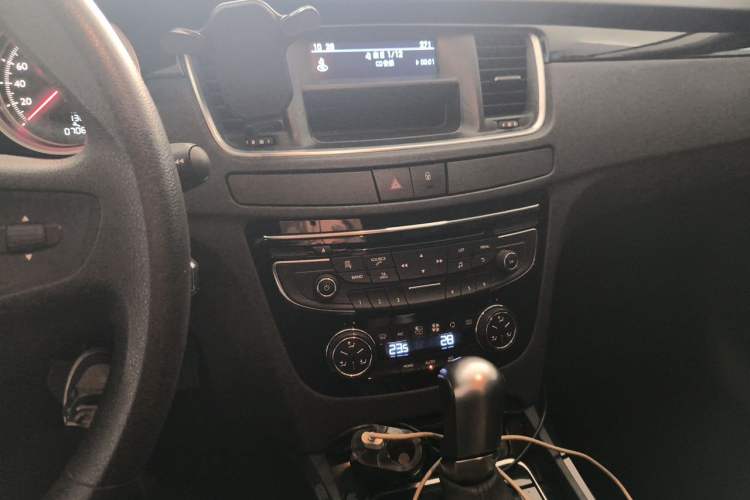 Used Peugeot 508 2013 2.0L 2nd Anniversary Edition with Automatic Sunroof – Classic Version Audio And AC Panel