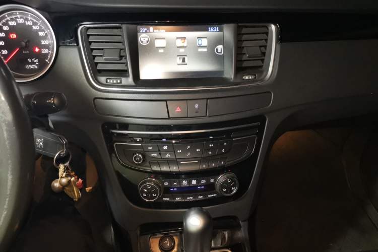 Used Peugeot 508 2013 2.0L 2nd Anniversary Edition Automatic Smart Enjoyment Version Audio And AC Panel