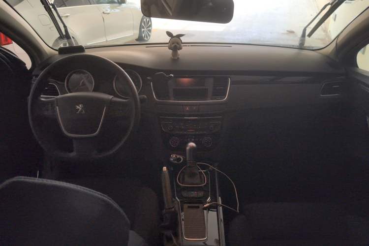 Used Peugeot 508 2013 2.0L 2nd Anniversary Edition with Automatic Sunroof – Classic Version Center Console