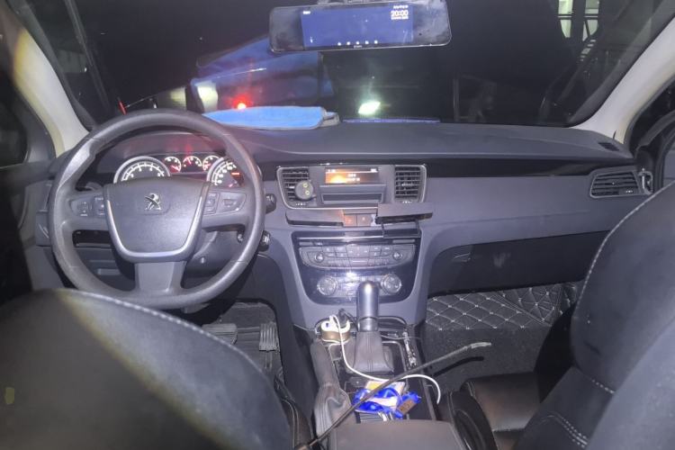 Used Peugeot 508 2013 2.0L 2nd Anniversary Edition with Automatic Sunroof – Classic Version Center Console