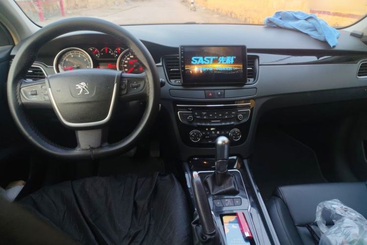Used Peugeot 508 2013 2.0L 2nd Anniversary Edition with Automatic Sunroof – Classic Version Center Console