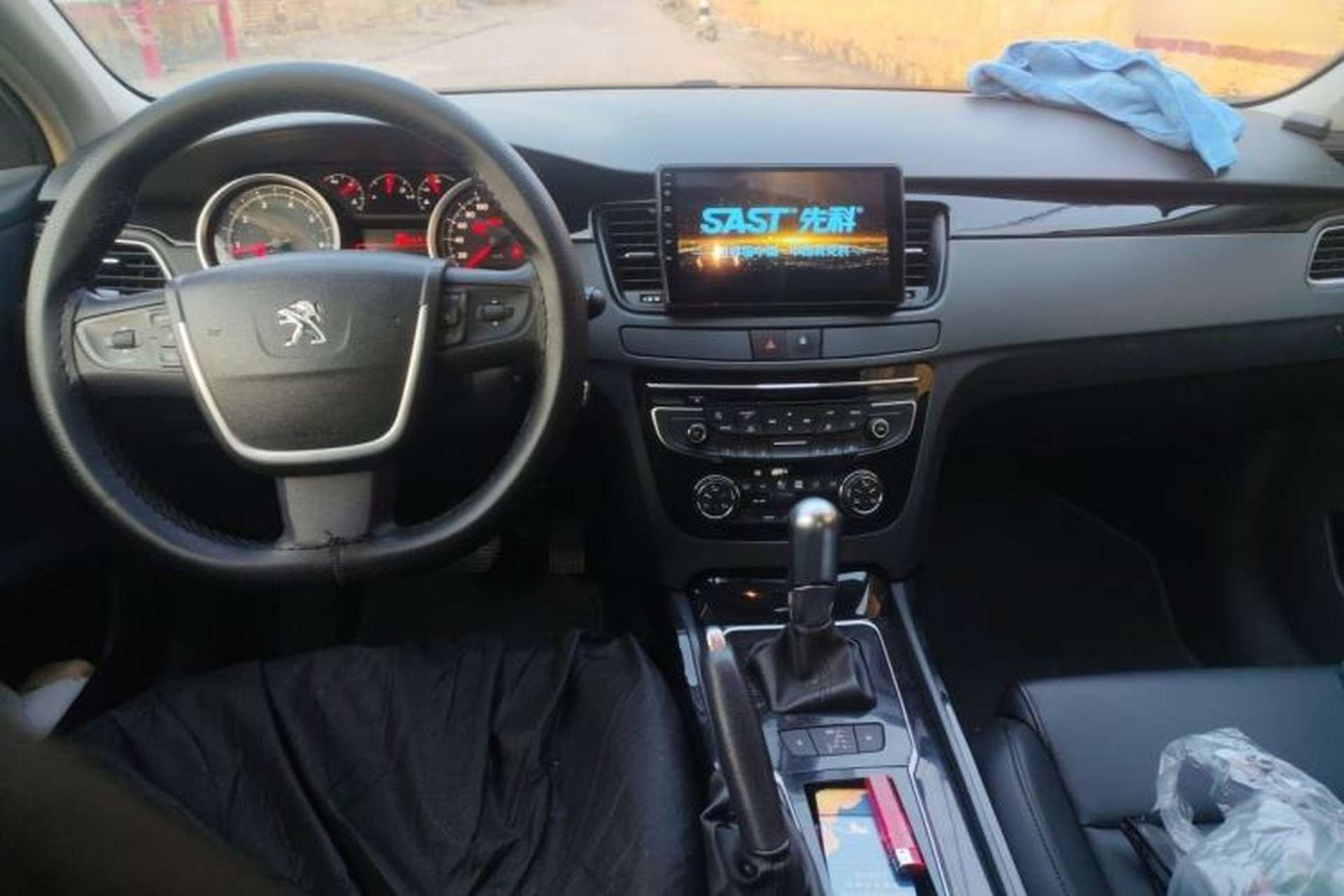 Used Peugeot 508 2013 2.0L 2nd Anniversary Edition with Automatic Sunroof – Classic Version Center Console