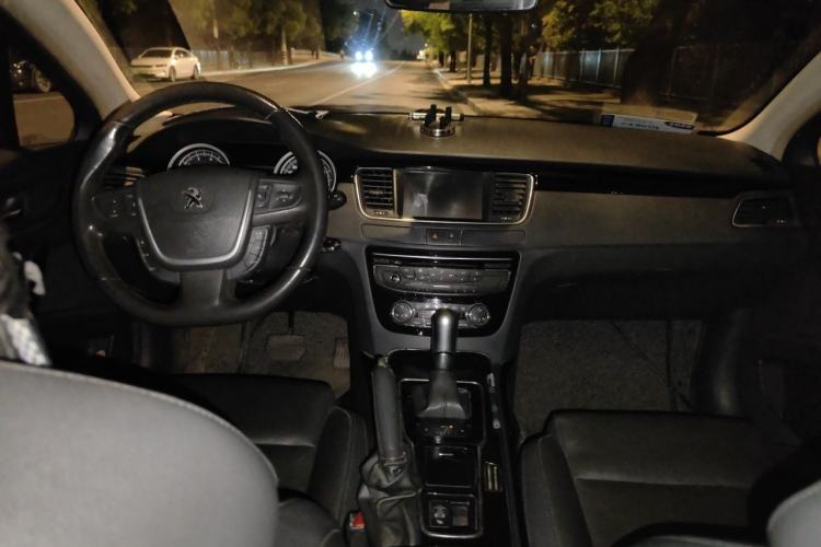 Used Peugeot 508 2013 2.0L 2nd Anniversary Edition Automatic Smart Enjoyment Version Center Console