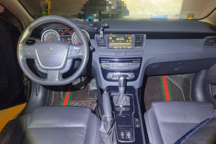 Used Peugeot 508 2013 2.3L Roland Garros Edition Center Console