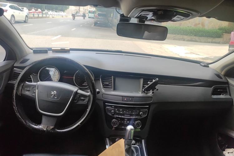 Used Peugeot 508 2013 2.0L 2nd Anniversary Edition with Automatic Sunroof – Classic Version Center Console