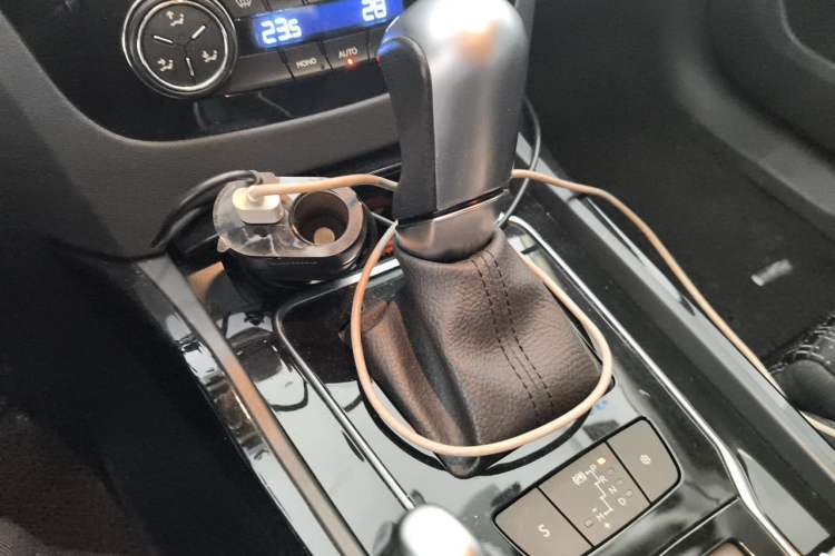 Used Peugeot 508 2013 2.0L 2nd Anniversary Edition with Automatic Sunroof – Classic Version Gear Lever