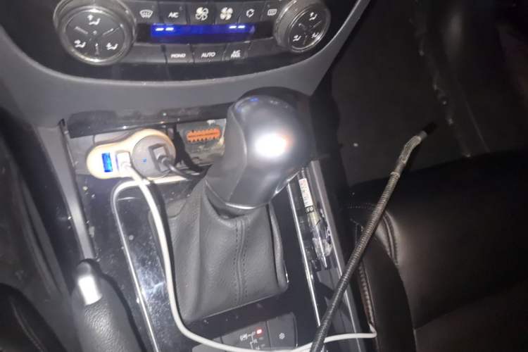 Used Peugeot 508 2013 2.0L 2nd Anniversary Edition with Automatic Sunroof – Classic Version Gear Lever