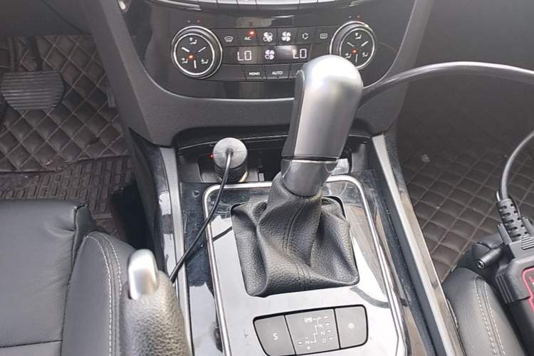 Used Peugeot 508 2013 2.0L 2nd Anniversary Edition with Automatic Sunroof – Classic Version Gear Lever