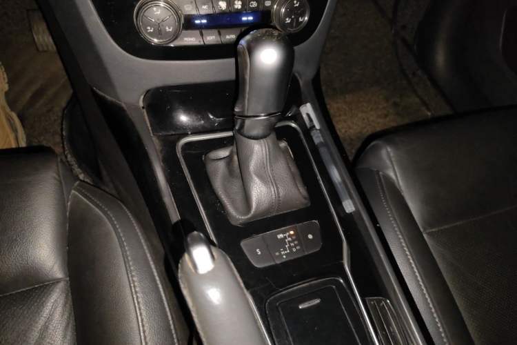 Used Peugeot 508 2013 2.0L 2nd Anniversary Edition Automatic Smart Enjoyment Version Gear Lever