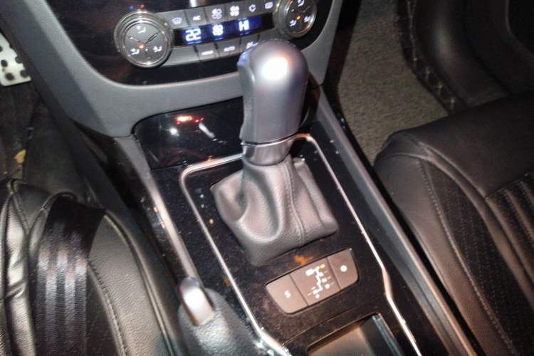 Used Peugeot 508 2013 2.0L 2nd Anniversary Edition with Automatic Sunroof – Classic Version Gear Lever