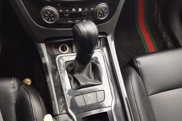 Used Peugeot 508 2013 2.0L 2nd Anniversary Edition with Automatic Sunroof – Classic Version Gear Lever