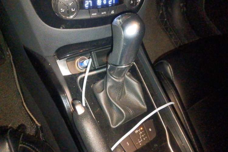 Used Peugeot 508 2013 2.0L 2nd Anniversary Edition with Automatic Sunroof – Classic Version Gear Lever