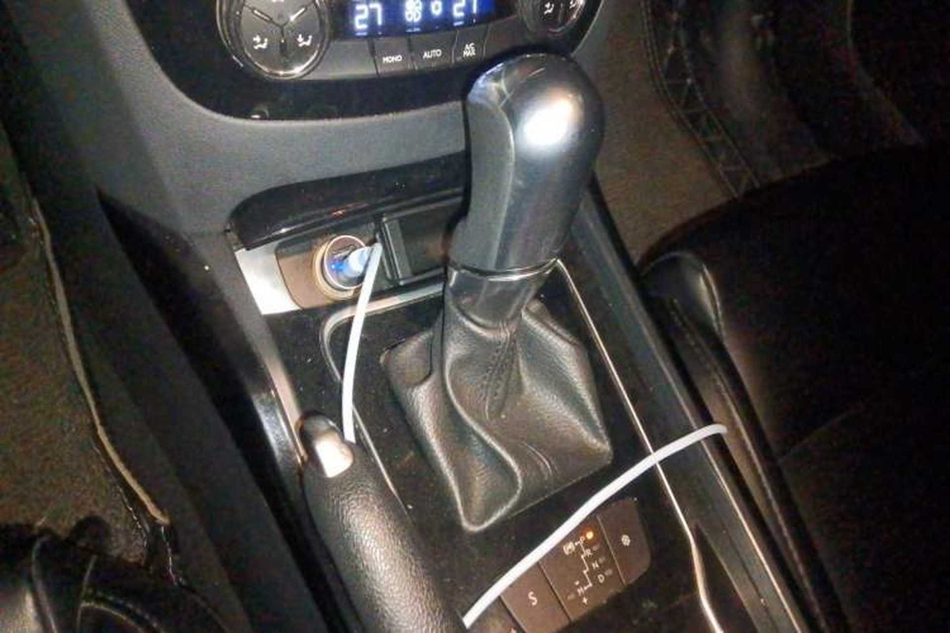 Used Peugeot 508 2013 2.0L 2nd Anniversary Edition with Automatic Sunroof – Classic Version Gear Lever