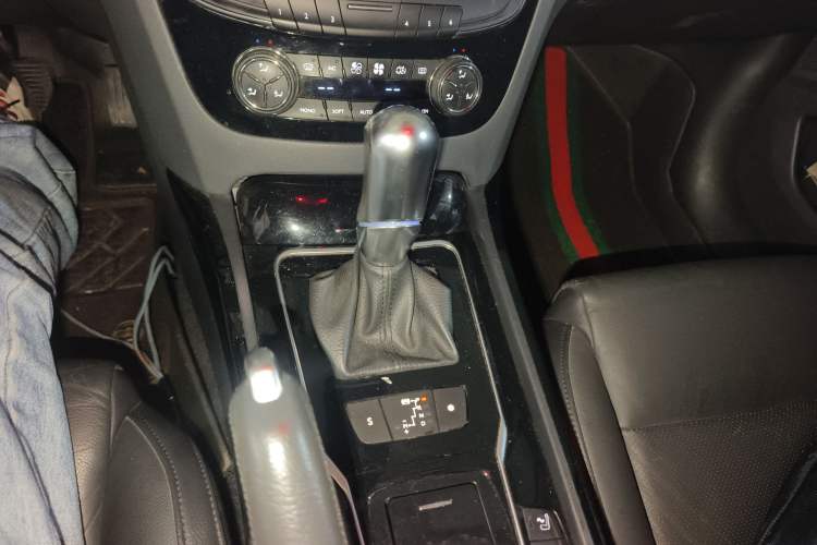 Used Peugeot 508 2013 2.3L Roland Garros Edition Gear Lever