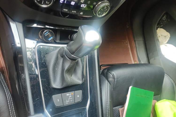 Used Peugeot 508 2013 2.0L 2nd Anniversary Edition with Automatic Sunroof – Classic Version Gear Lever