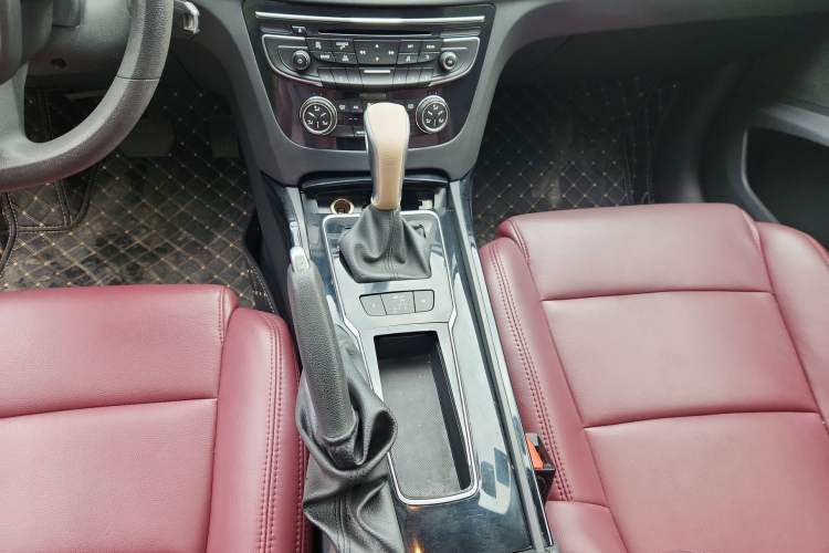 Used Peugeot 508 2013 2.0L 2nd Anniversary Edition with Automatic Sunroof – Classic Version Gear Lever