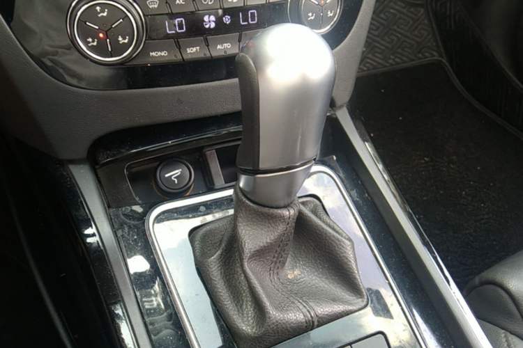 Used Peugeot 508 2013 2.0L 2nd Anniversary Edition Automatic Smart Enjoyment Version Gear Lever
