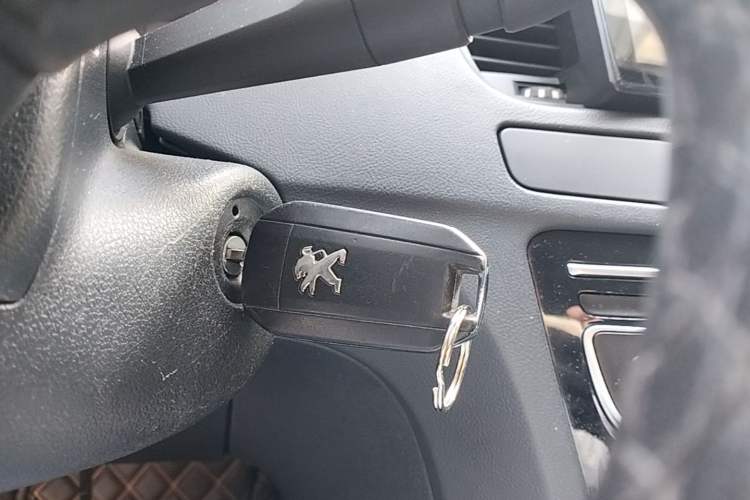 Used Peugeot 508 2013 2.0L 2nd Anniversary Edition with Automatic Sunroof – Classic Version Interior 1
