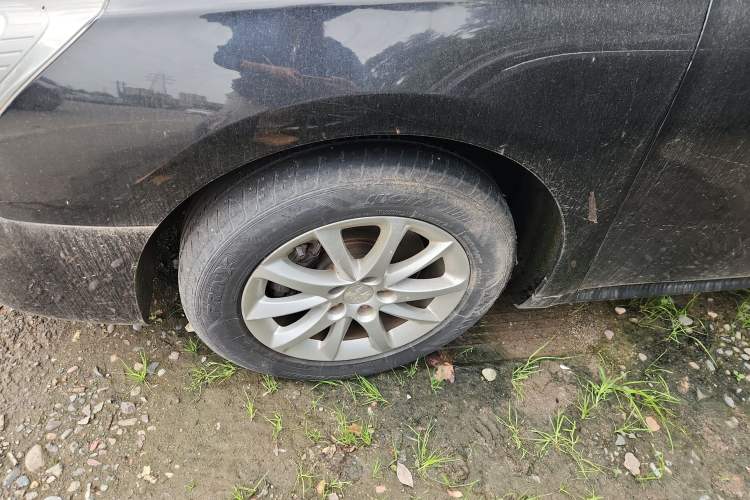 Used Peugeot 508 2013 2.0L 2nd Anniversary Edition with Automatic Sunroof – Classic Version Left Front Wheel Hub