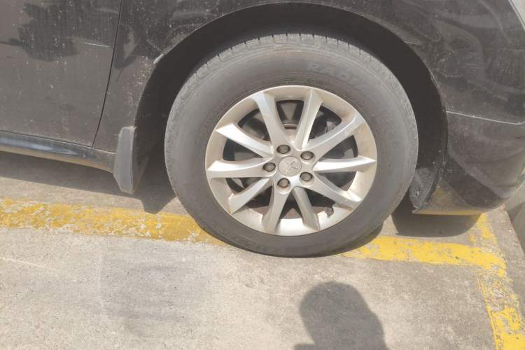 Used Peugeot 508 2013 2.0L 2nd Anniversary Edition with Automatic Sunroof – Classic Version Right Front Wheel Hub