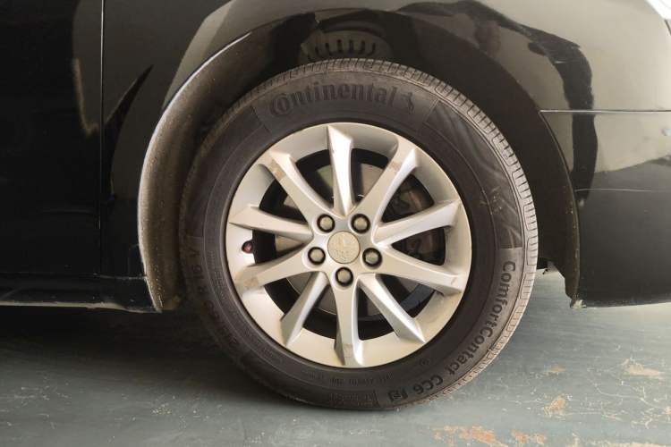 Used Peugeot 508 2013 2.0L 2nd Anniversary Edition with Automatic Sunroof – Classic Version Right Front Wheel Hub