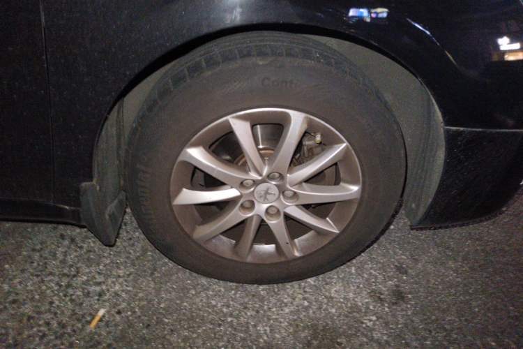 Used Peugeot 508 2013 2.0L 2nd Anniversary Edition with Automatic Sunroof – Classic Version Right Front Wheel Hub