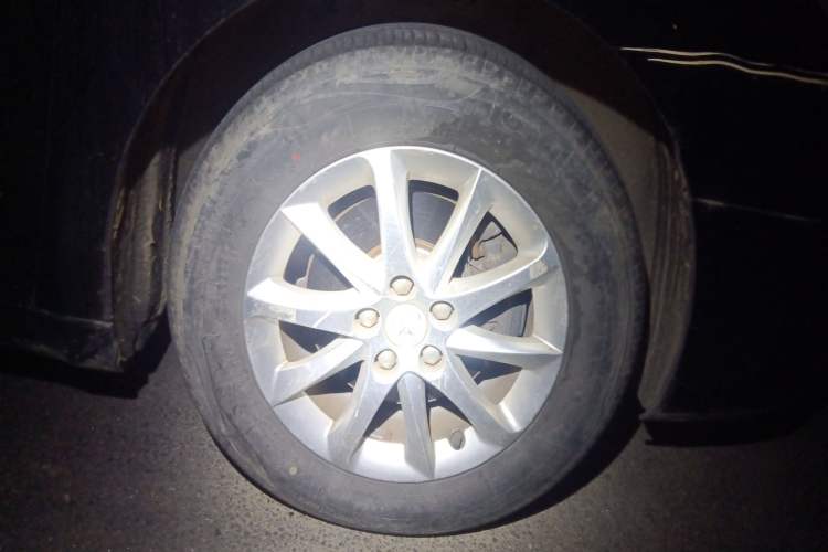 Used Peugeot 508 2013 2.0L 2nd Anniversary Edition with Automatic Sunroof – Classic Version Right Front Wheel Hub