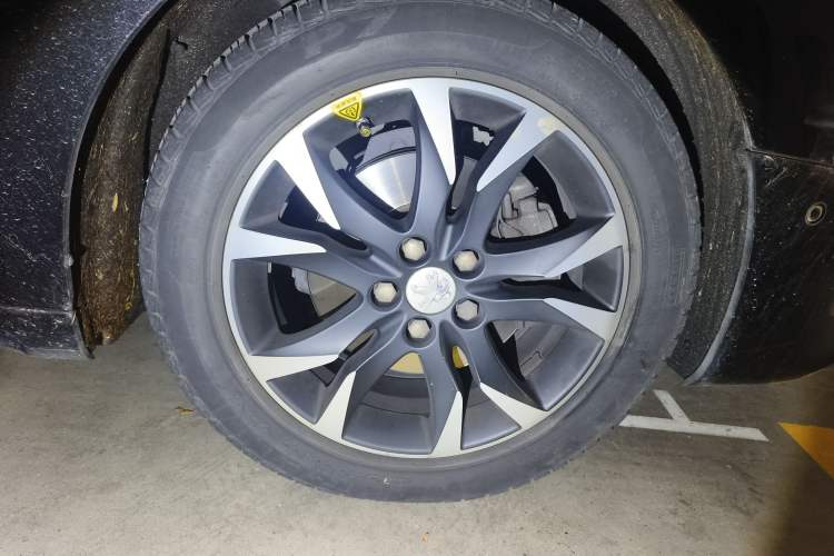 Used Peugeot 508 2013 2.3L Roland Garros Edition Right Front Wheel Hub