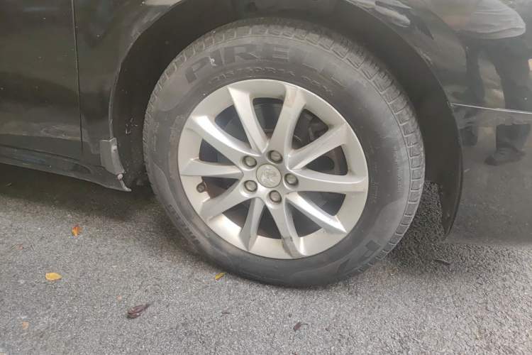 Used Peugeot 508 2013 2.0L 2nd Anniversary Edition with Automatic Sunroof – Classic Version Right Front Wheel Hub
