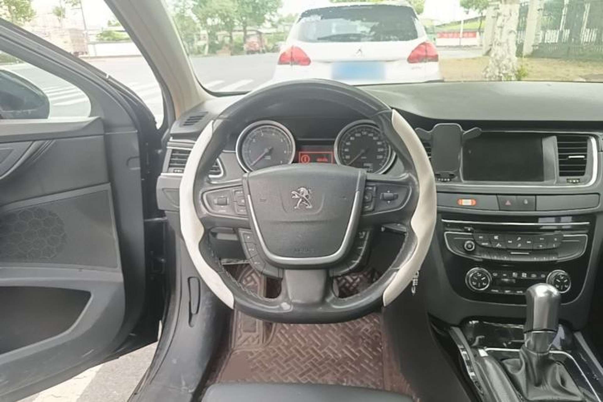 Used Peugeot 508 2013 2.0L 2nd Anniversary Edition Automatic Smart Enjoyment Version Steering Wheel