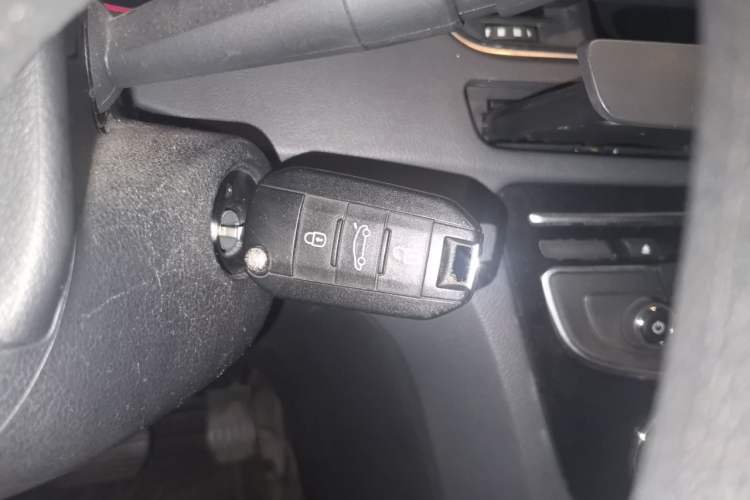 Used Peugeot 508 2013 2.0L 2nd Anniversary Edition with Automatic Sunroof – Classic Version Vehicle Key