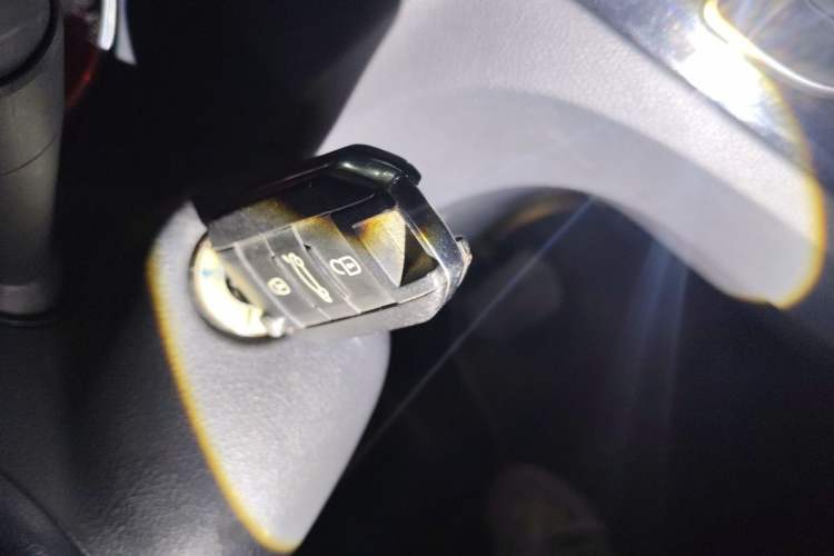 Used Peugeot 508 2013 2.0L 2nd Anniversary Edition with Automatic Sunroof – Classic Version Vehicle Key