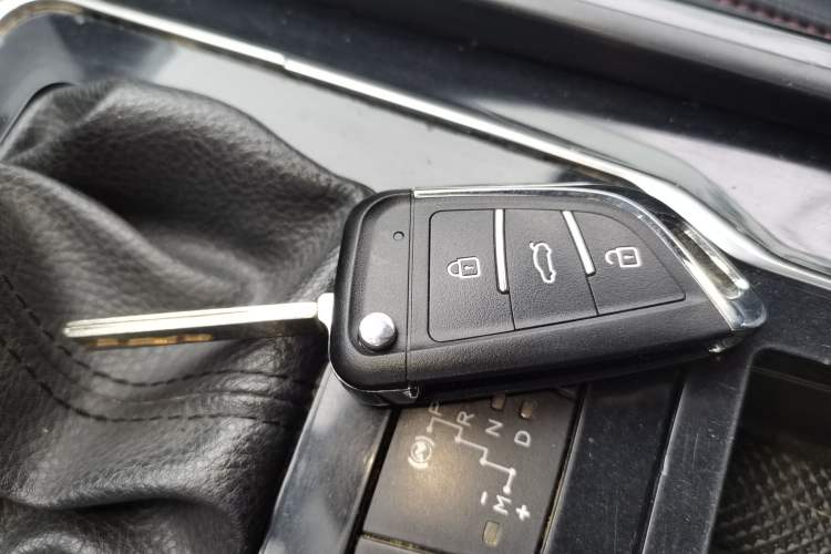 Used Peugeot 508 2013 2.0L 2nd Anniversary Edition with Automatic Sunroof – Classic Version Vehicle Key