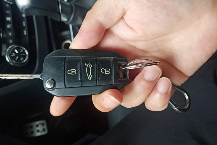 Used Peugeot 508 2013 2.0L 2nd Anniversary Edition with Automatic Sunroof – Classic Version Vehicle Key