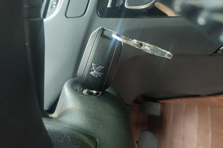 Used Peugeot 508 2013 2.0L 2nd Anniversary Edition with Automatic Sunroof – Classic Version Vehicle Key