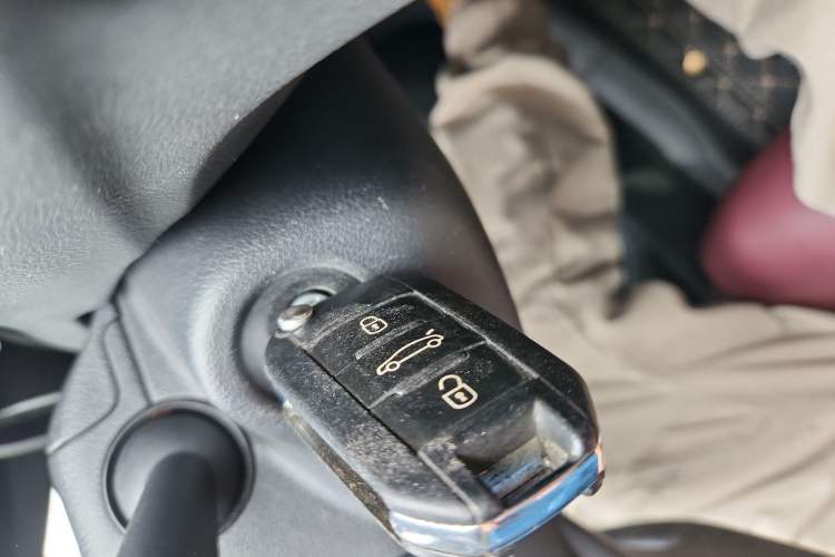 Used Peugeot 508 2013 2.0L 2nd Anniversary Edition with Automatic Sunroof – Classic Version Vehicle Key