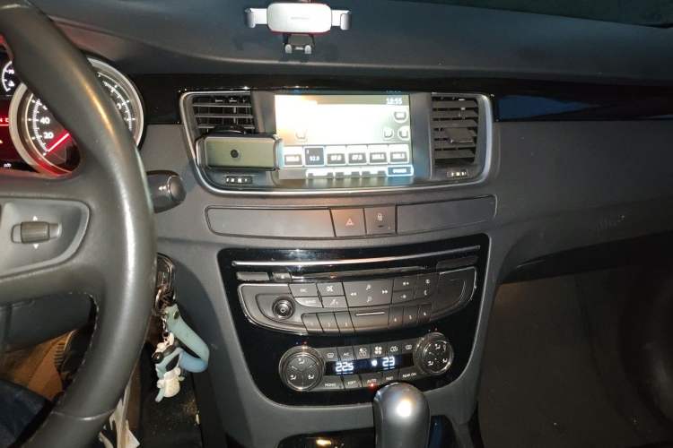 Used Peugeot 508 2013 2.0L 2nd Anniversary Edition Automatic Smart Enjoyment Version Audio And AC Panel