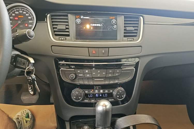 Used Peugeot 508 2013 2.0L 2nd Anniversary Edition Automatic Smart Enjoyment Version Audio And AC Panel