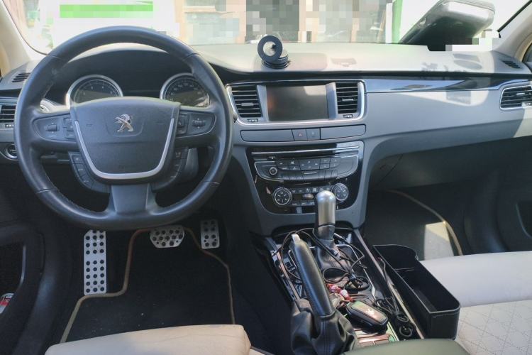 Used Peugeot 508 2013 2.3L Roland Garros Edition Center Console
