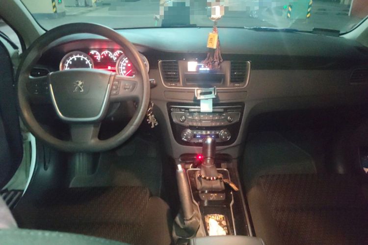 Used Peugeot 508 2013 2.0L 2nd Anniversary Edition with Automatic Sunroof – Classic Version Center Console