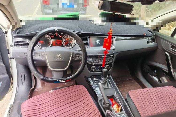 Used Peugeot 508 2013 2.0L 2nd Anniversary Edition with Automatic Sunroof – Classic Version Center Console