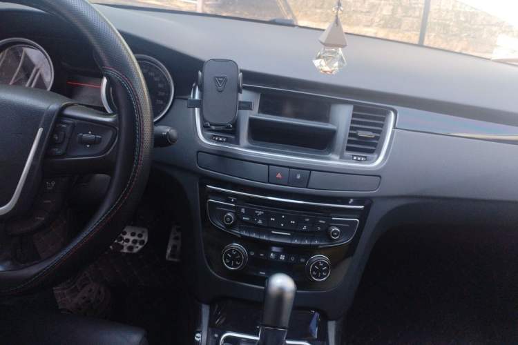 Used Peugeot 508 2013 2.0L 2nd Anniversary Edition with Automatic Sunroof – Classic Version Center Console