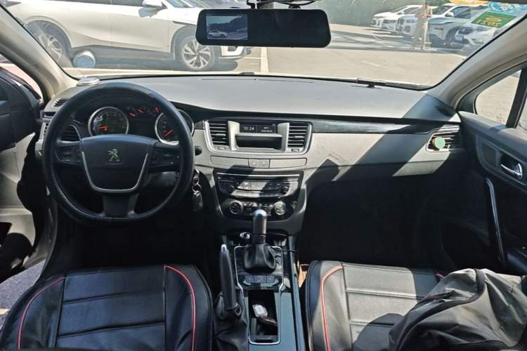 Used Peugeot 508 2013 2.0L 2nd Anniversary Edition with Automatic Sunroof – Classic Version Center Console